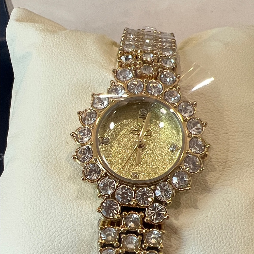 Women's Gold Crystal Watch - Montres Prestige